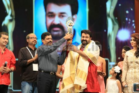 Mohanlal at Asianet Film Awards 2016