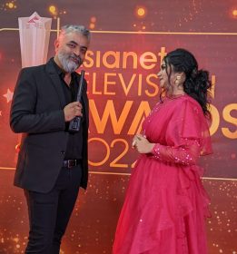 Kudumbavilakku at Asianet Television Awards 2022